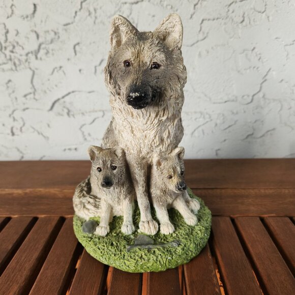 Realistic Mother Wolf & Cubs Figurine • Wildlife Sculpture • Rustic Cabin Decor - Picture 3 of 9